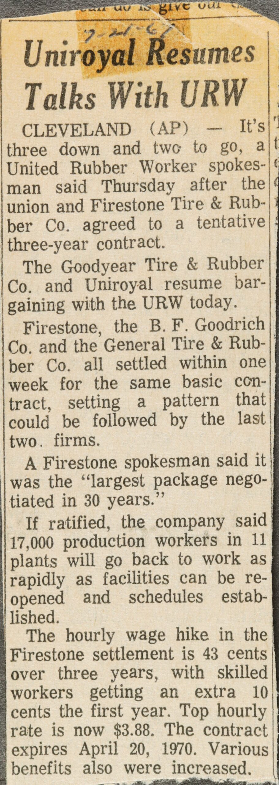 Uniroyal Resumes Talks With URW