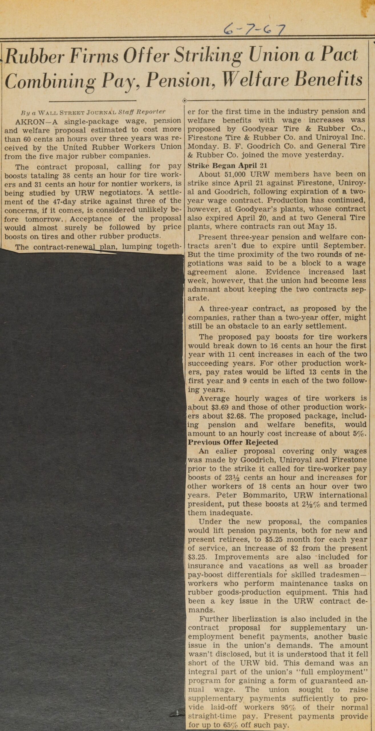 Rubber Firms Offer Striking Union a Pact Combining Pay, Pension, Welfare Benefits