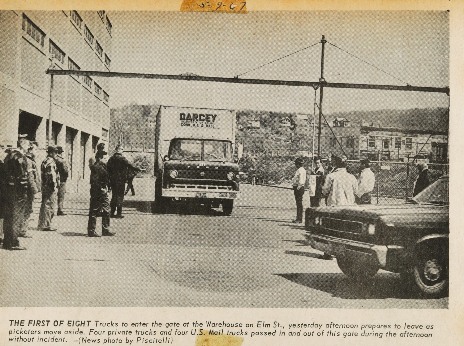 THE FIRST OF EIGHT Trucks to enter the gate at the Warehouse on Elm St., yesterday afternoon prepares to leave as picketers move on. Four private trucks and four mail trucks passed in and out of this gate during the afternoon without incident.